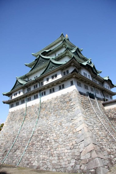 名古屋嬢……イヤ……名古屋城である。実に立派である。