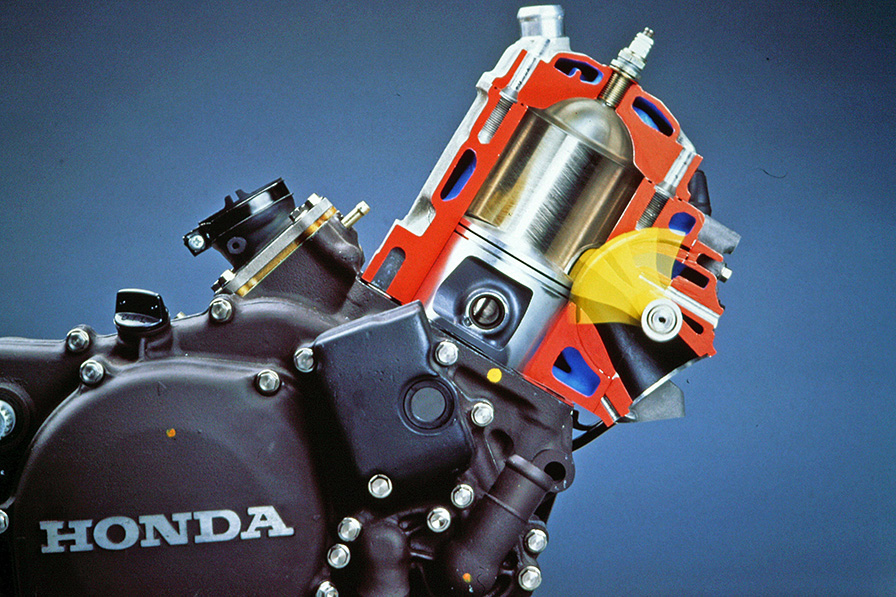 EXP-2に搭載したAR燃焼技術採用の2ストローク単気筒400ccエンジン