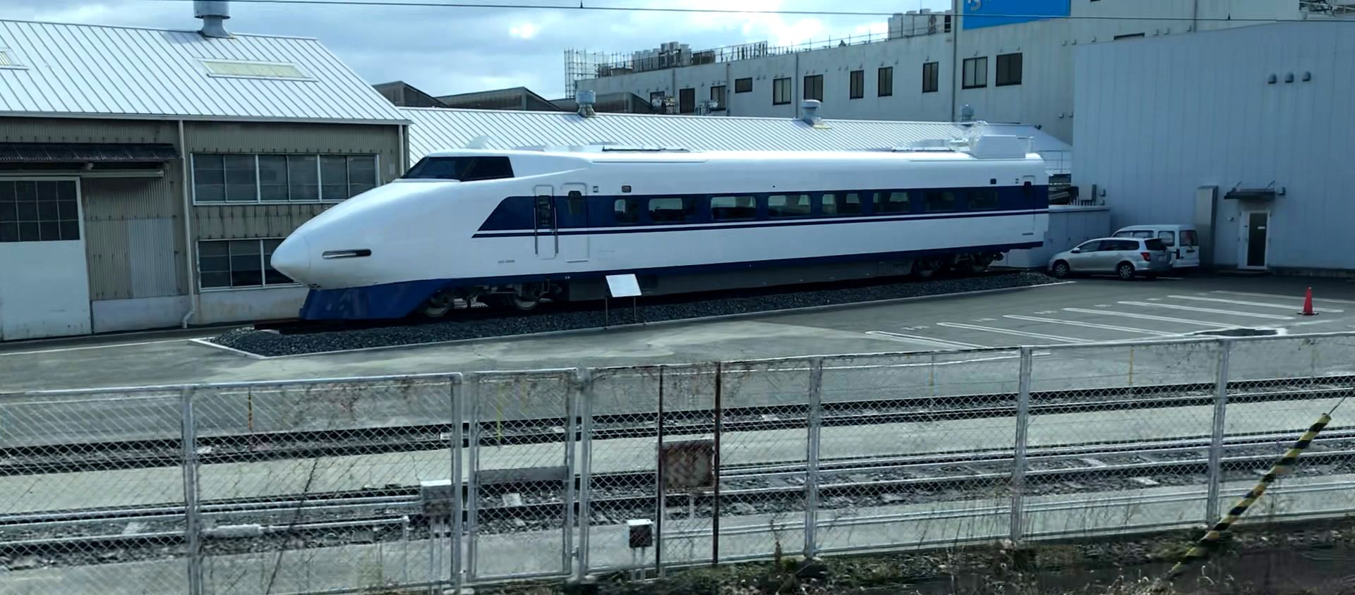 2023年2月　新幹線100系。近くで見たいものです