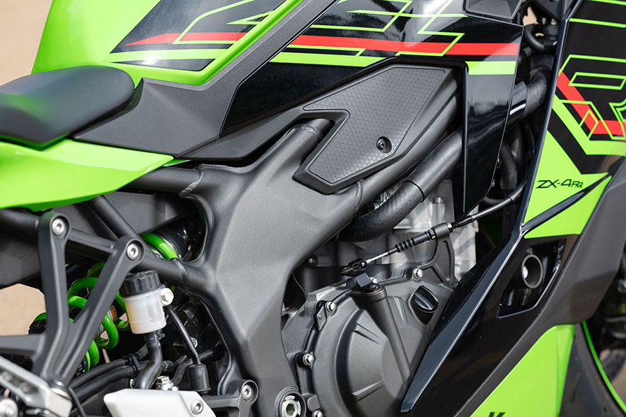 #NINJA ZX-4RR KRT EDITION