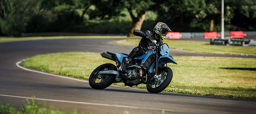 #SUZUKI_DR-Z4S-SM