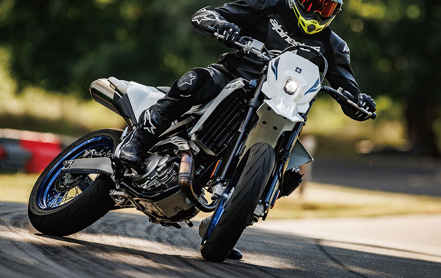 #SUZUKI_DR-Z4S-SM